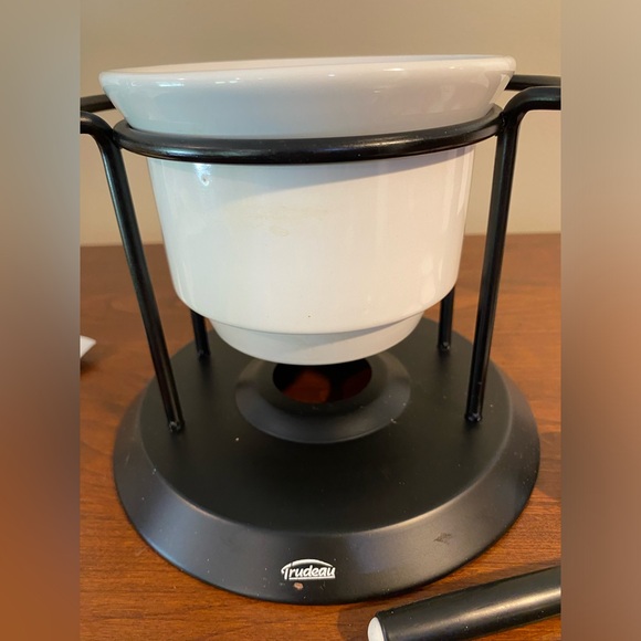 Trudeau 7 piece chocolate fondue set newin box. 14 oz stoneware, all inclusive. - Picture 10 of 14